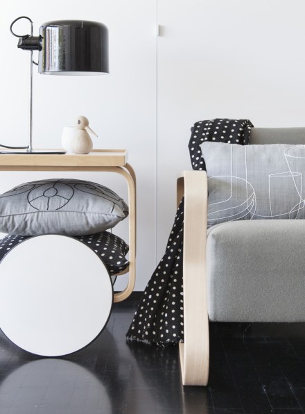 Est-Magazine-OA-Spot-Black-P